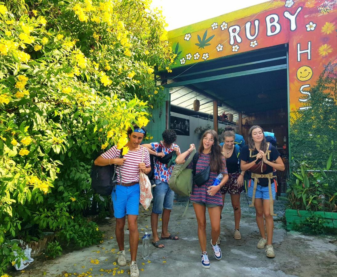 Ruby Phu Quoc Hostel מראה חיצוני תמונה